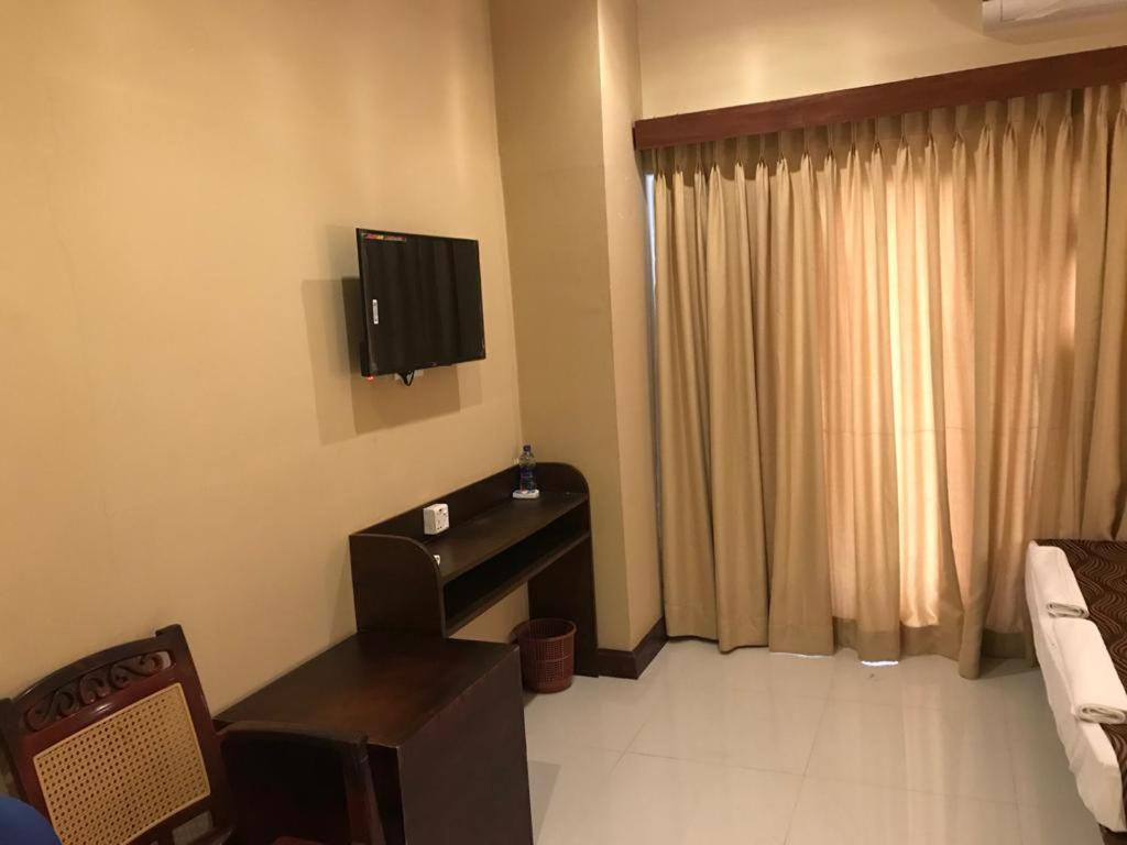 Mercuryfm 101 Yarl Mercury Inn - Jaffna Exterior foto